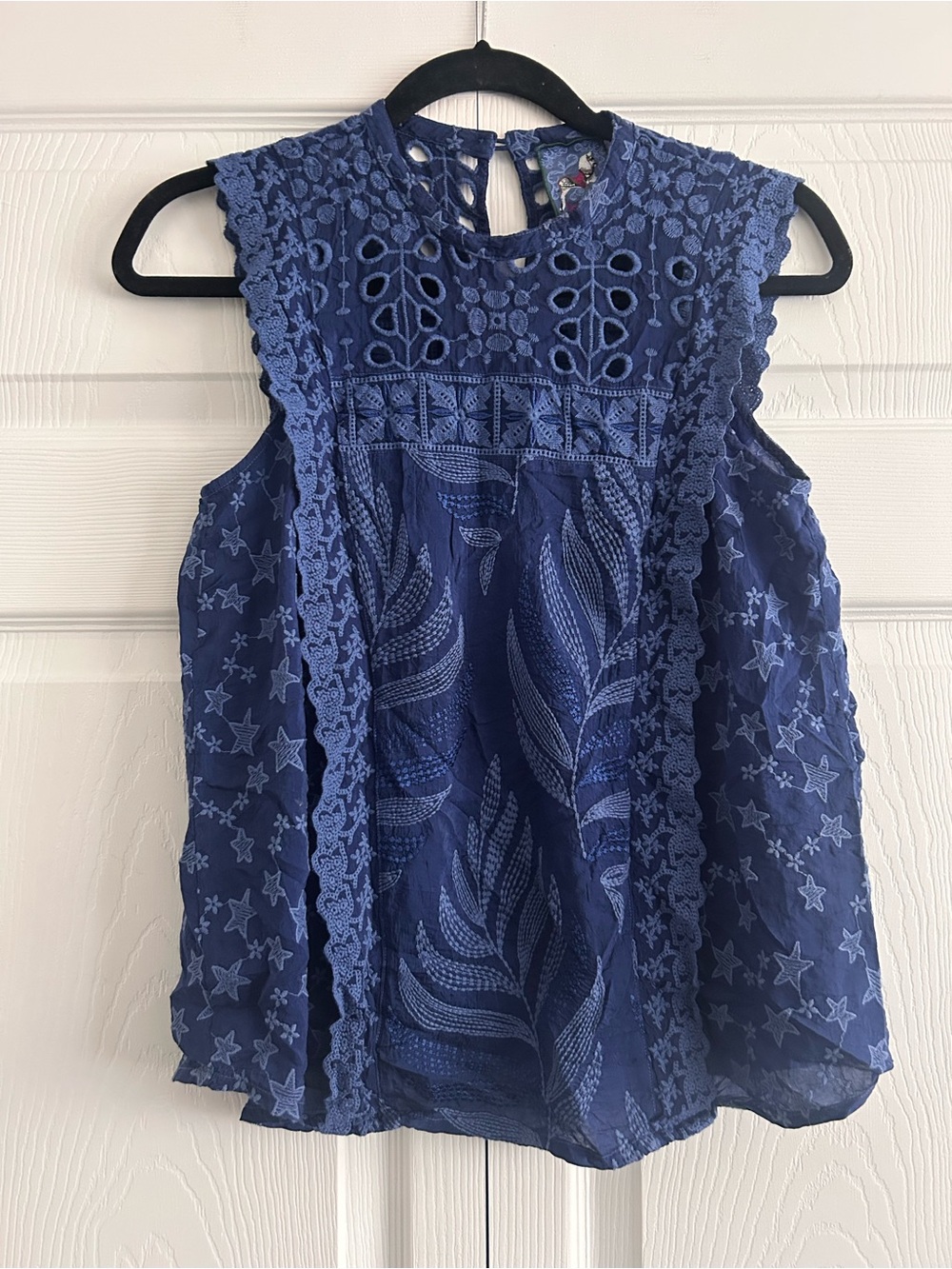 Johnny Was Leafy Concetta Cupra Rayon Sleeveless Embroidered Blouse.